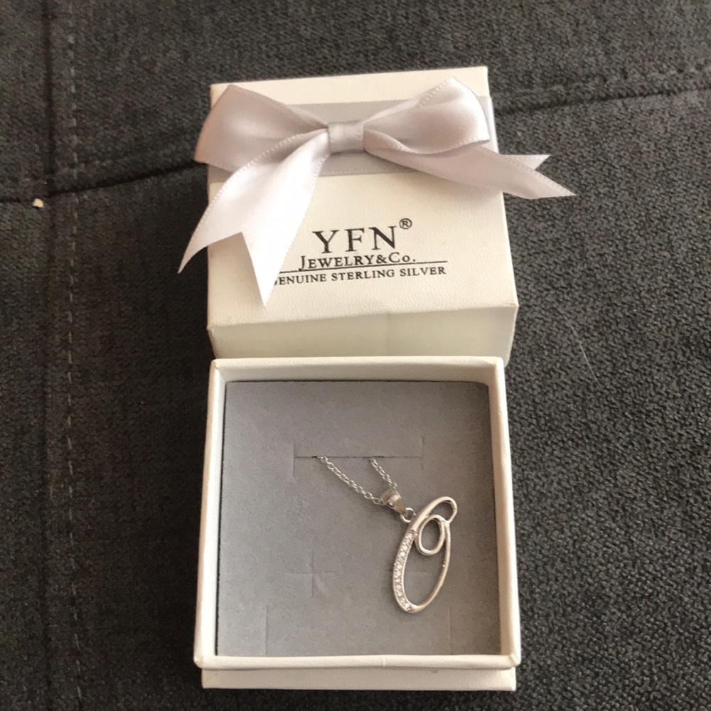Cursive “O” necklace